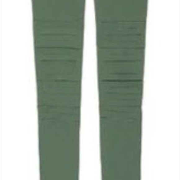 Victoria Secret pink high waisted leggings . - Picture 2 of 5